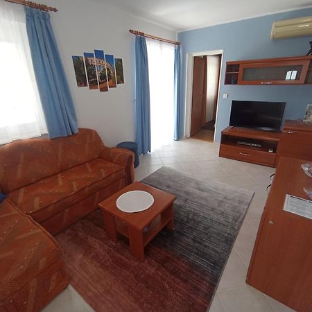 Apartments Tina Pula Exterior photo