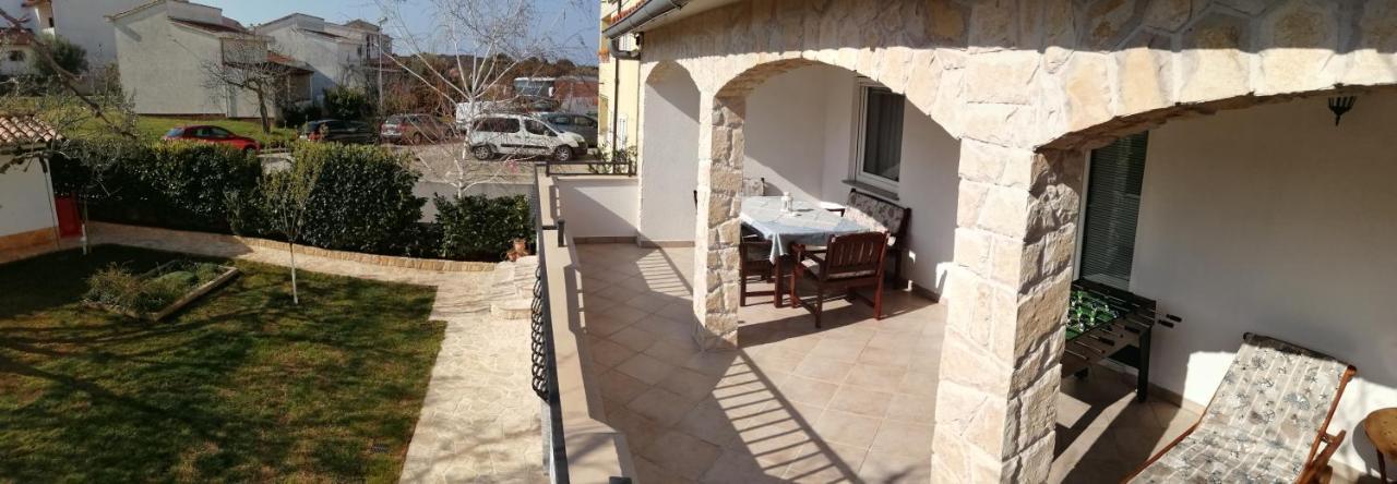 Apartments Tina Pula Exterior photo