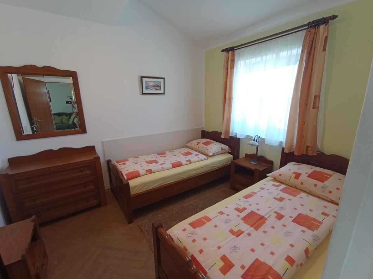 Apartments Tina Pula Exterior photo