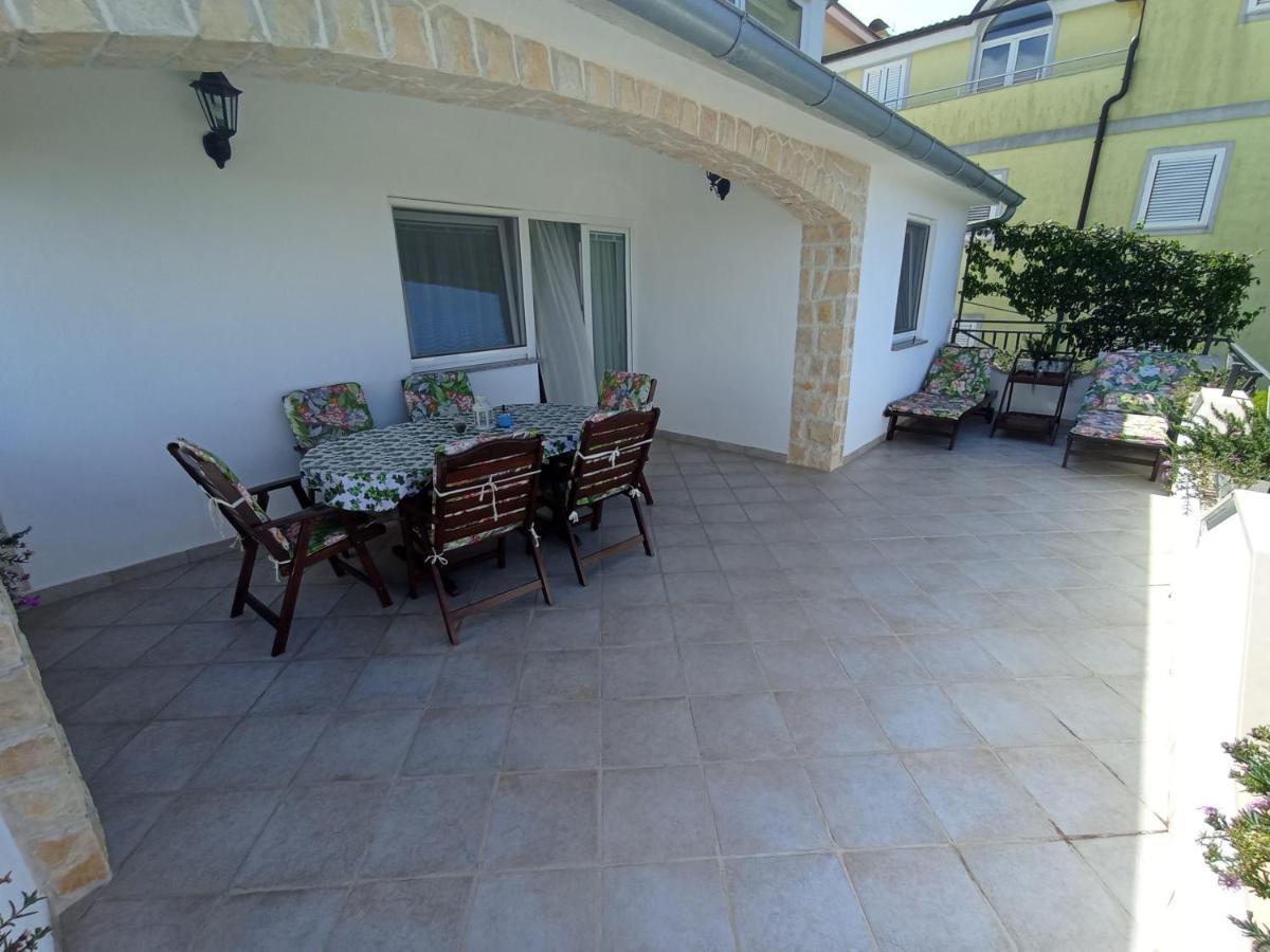 Apartments Tina Pula Exterior photo