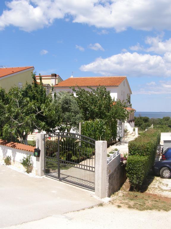 Apartments Tina Pula Exterior photo