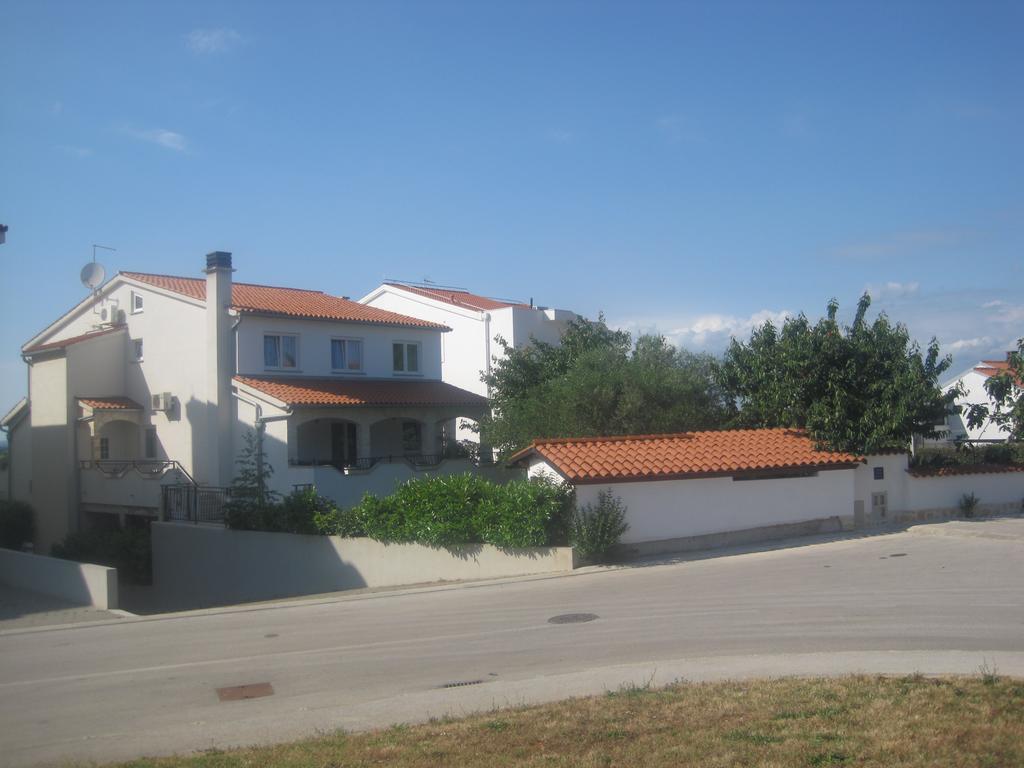 Apartments Tina Pula Exterior photo